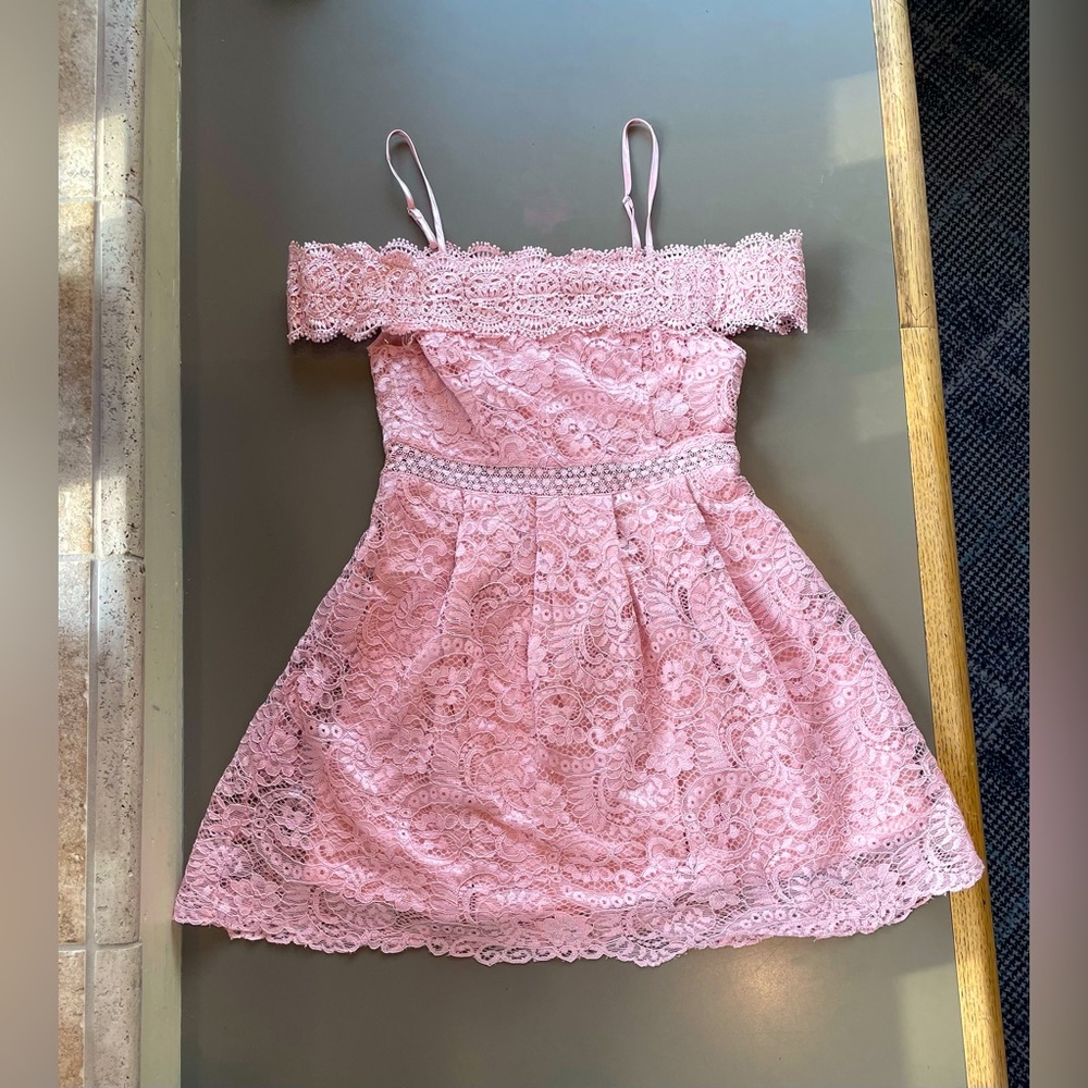 Francesca’s Women’s Light Pink Lace Dress